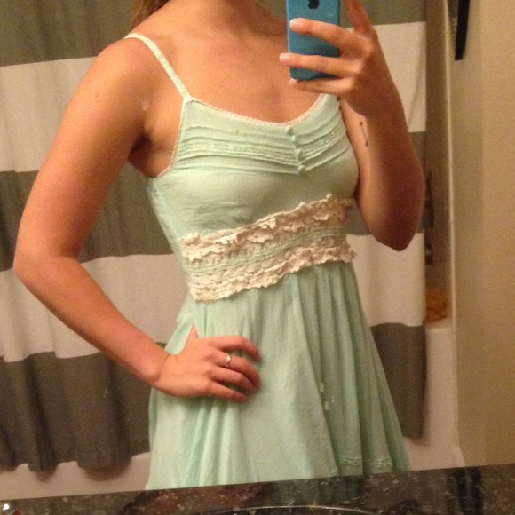 Beautiful Dress - Picture 2 of 3
