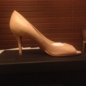 NEW Steve Madden Nude Peep Toe Pumps