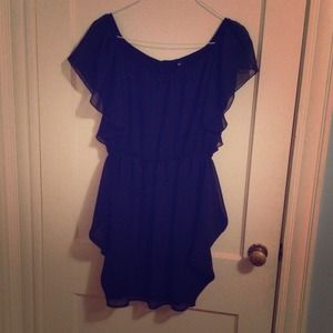 Navy blue dress: perfect for up-scale occasions