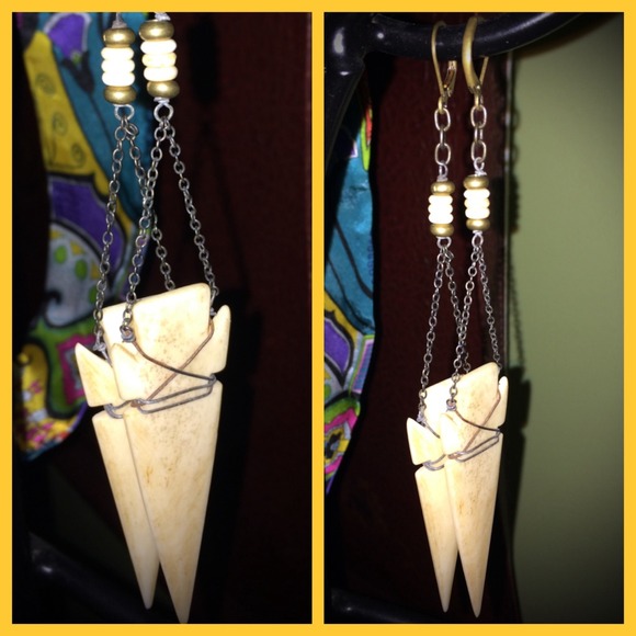 Beautiful unique arrow wood earrings.