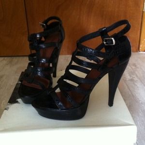 New Elizabeth and James strappy sandals size 9.5