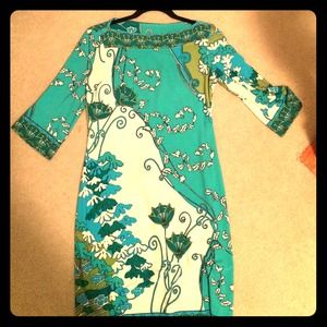 Very flattering and fun dress!