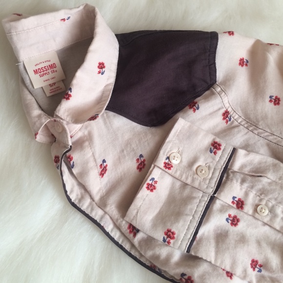 Mossimo Supply Co. Button Down, Size Small - Picture 4 of 5