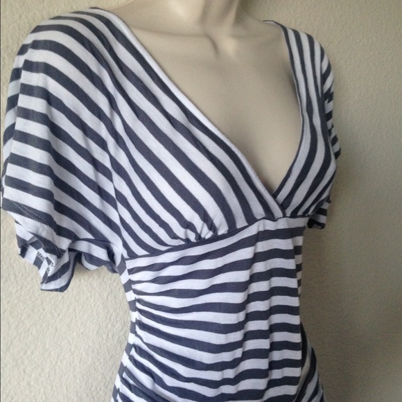 🚫SOLD🚫Cute striped top - Picture 2 of 3