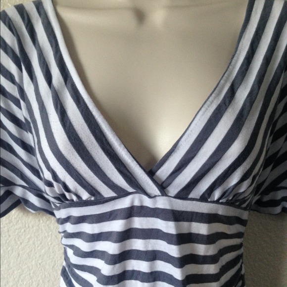 🚫SOLD🚫Cute striped top - Picture 3 of 3