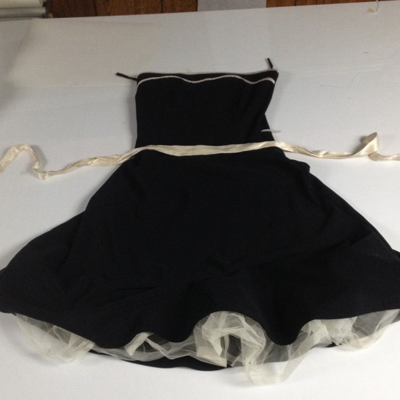 Cute black strapless dress - Picture 1 of 1