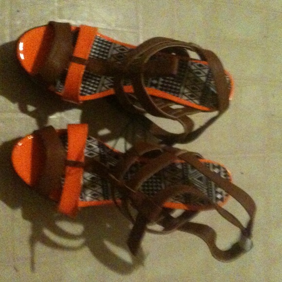 Nwt beautiful wedge shoe