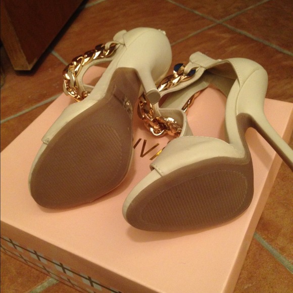 Heels - Picture 2 of 4