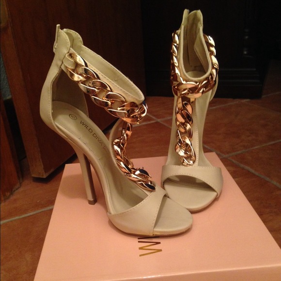 Heels - Picture 4 of 4