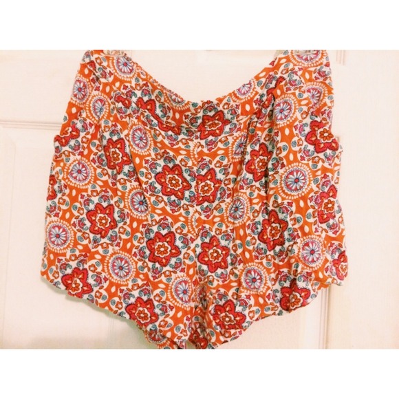 Pretty patterned shorts - Picture 1 of 1