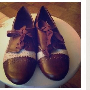 Brown and cream loafer with lace
