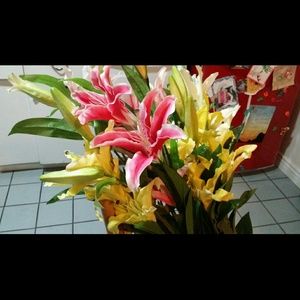 LOT OF SILK LILLY FLOWERS FOR DECORATION