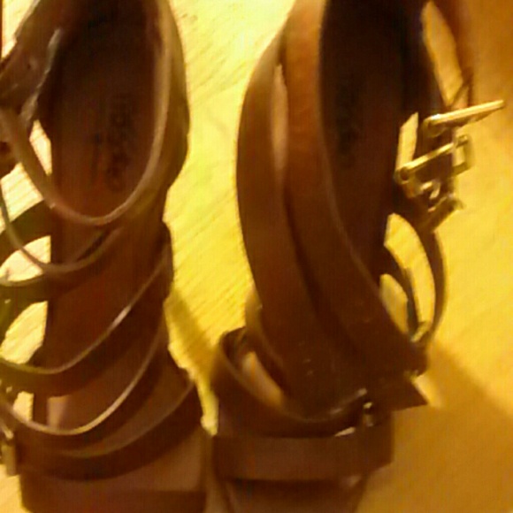 Shoes - Picture 3 of 4