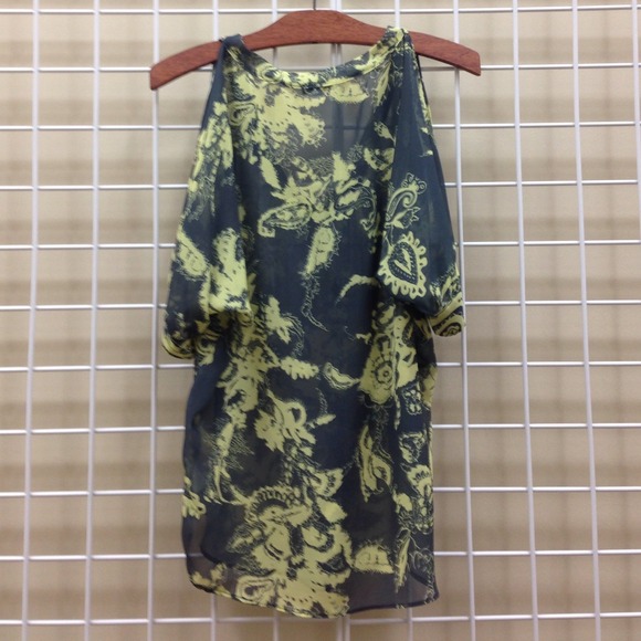 ❗️REDUCED ❗️Ella Moss open shoulder top - Picture 2 of 4