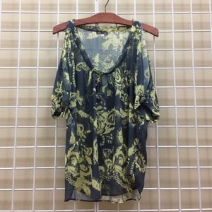 ❗️REDUCED ❗️Ella Moss open shoulder top
