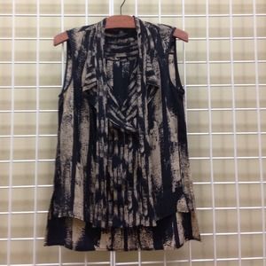 💥FLASH SALE💥 BCBG Maxazria sleeveless top