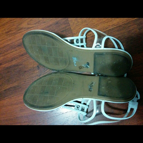 CL by Luandry White thong sandals - Picture 3 of 4