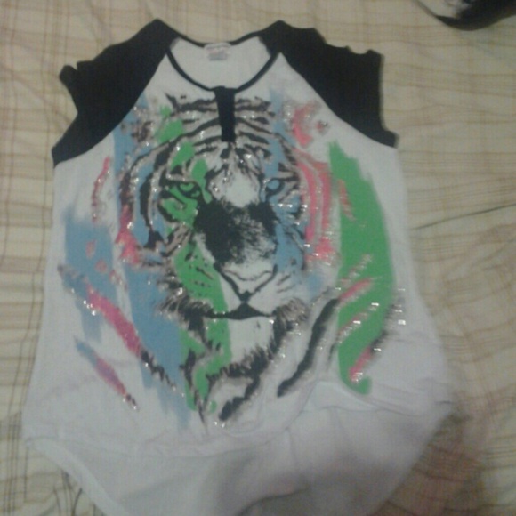 HI LOW  TIGER FACE GLITTERY SHIRT
