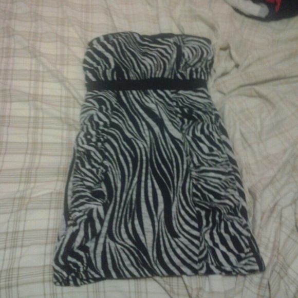 Strapless zibra print mini dress