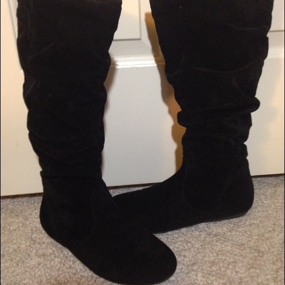 Black Velvet Peter Pan Boots