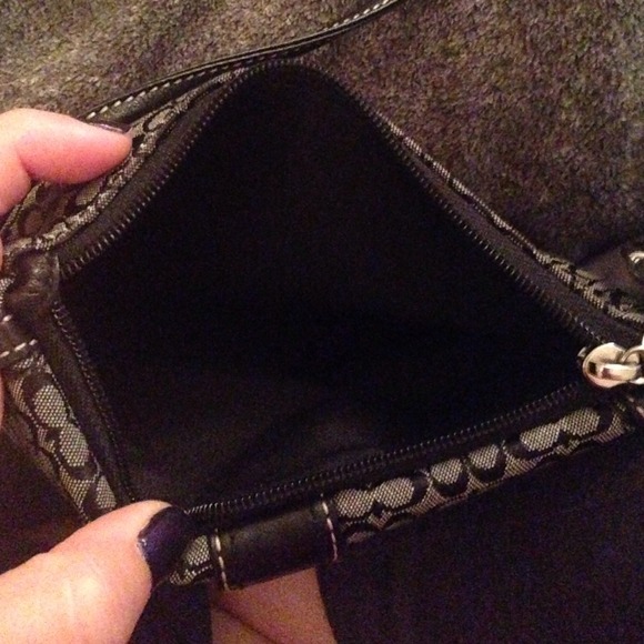 Authentic Coach Wristlet!ππ - Picture 3 of 4