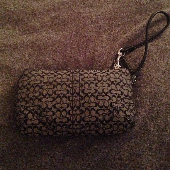 Authentic Coach Wristlet!ππ - Picture 4 of 4