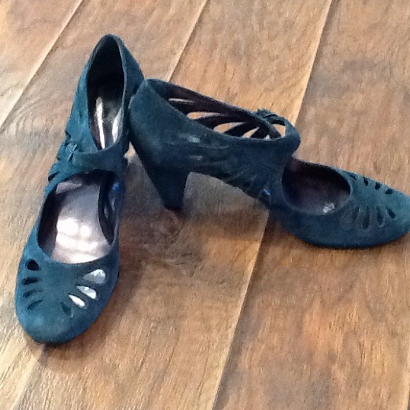 Nine West Teal Suede Mary Jane heels
