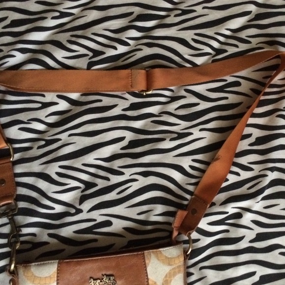 Coach purse - Picture 2 of 4