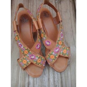 Lucky koko embroidered wedges