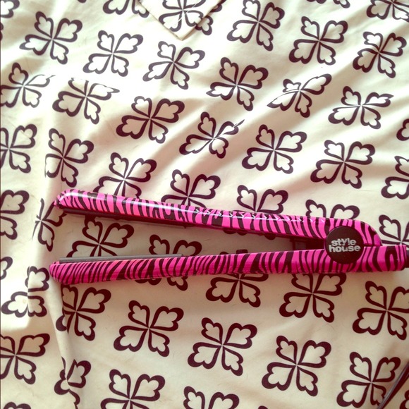 1.25" professional styling iron from stylehouse