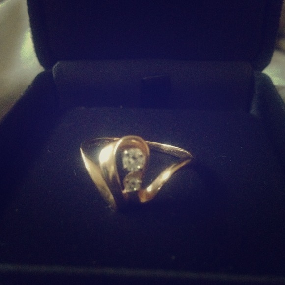 14K Gold ribbon diamond ring