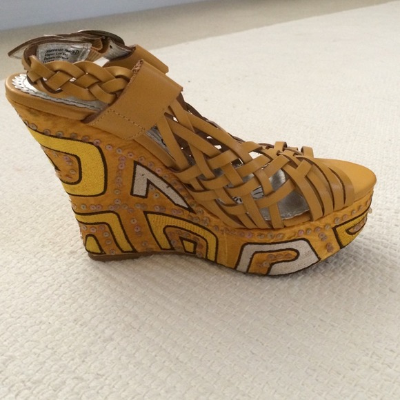 Naughty Monkey wedges size 8 1/2 - Picture 3 of 4