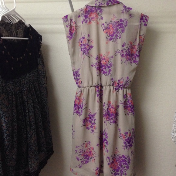 SOLD: Floral Dress - Picture 2 of 4