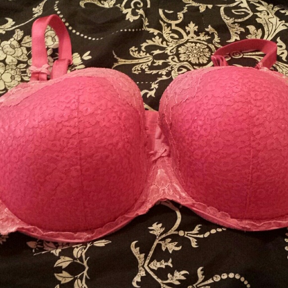 🎉🎉PRICE CUT🎉🎉Pink lace demi bra
