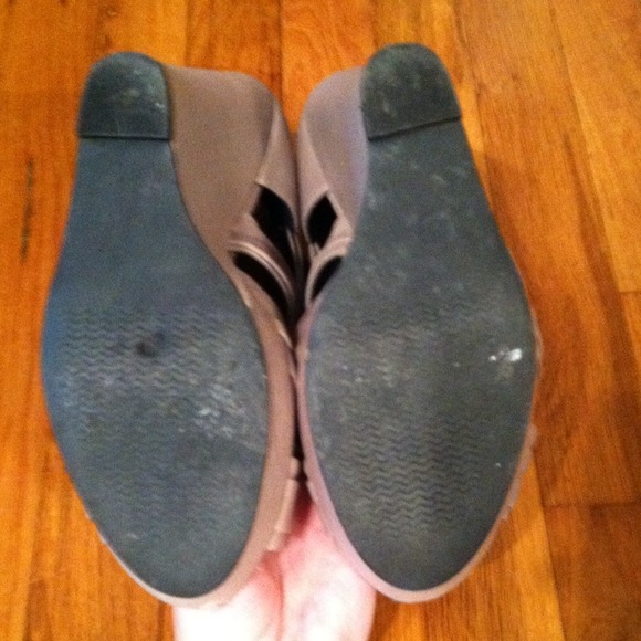 Trendy Dove Gray Leather Gladiator Wrap Wedges - Picture 2 of 4