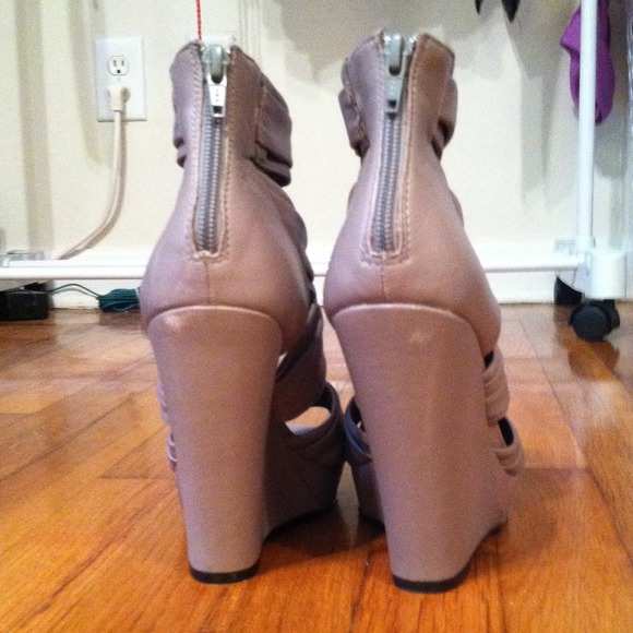 Trendy Dove Gray Leather Gladiator Wrap Wedges - Picture 3 of 4