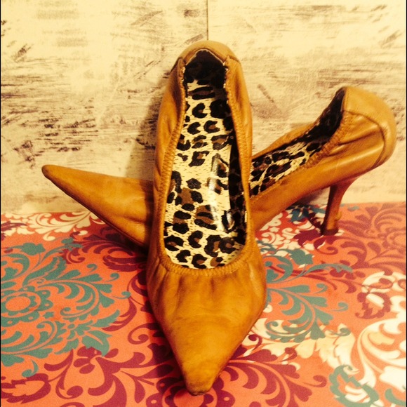 ALDO Distressed Leather Pointed Toe Pumps Size 9