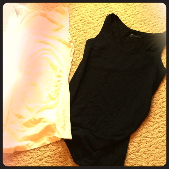 2 gap black and white maternity tanks!