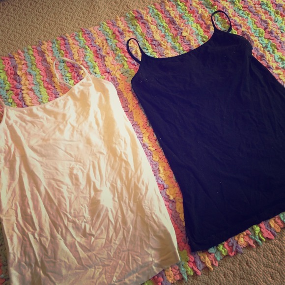 ❌SOLD 2 gap maternity  tanks!