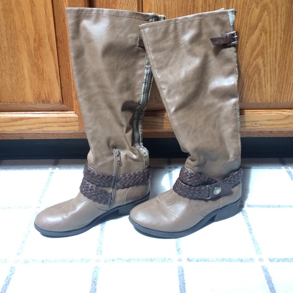 Size 7 pink and pepper boots