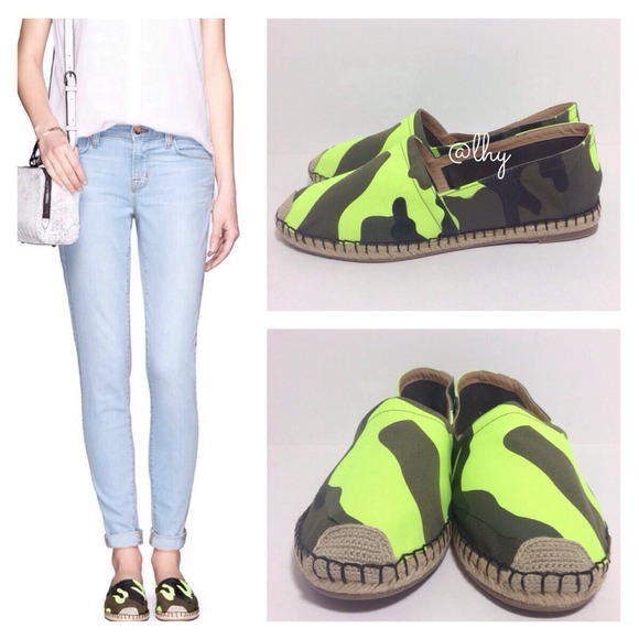 ❌SOLD❌VALENTINO CAMO ESPADRILLE FLATS W/BOX 39 - Picture 2 of 4