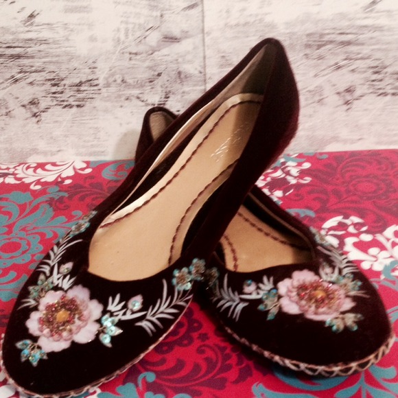 MATISSE Suede/Rubber Beaded Artistic Flats Size 10
