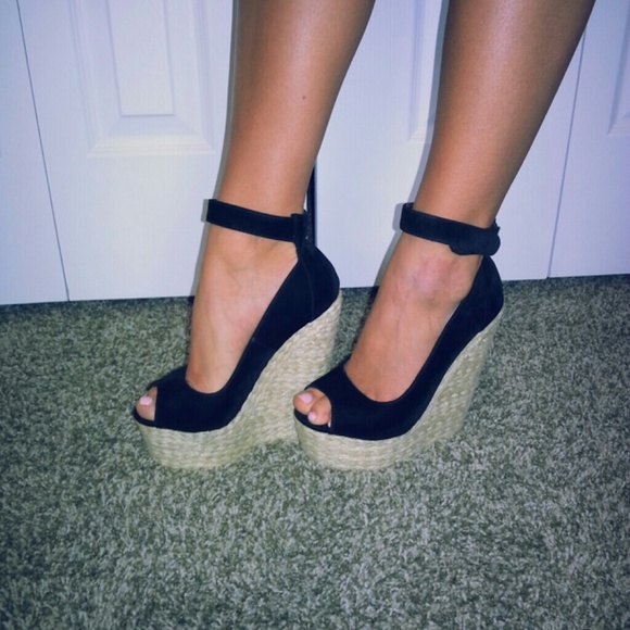 Black valour wedges :)