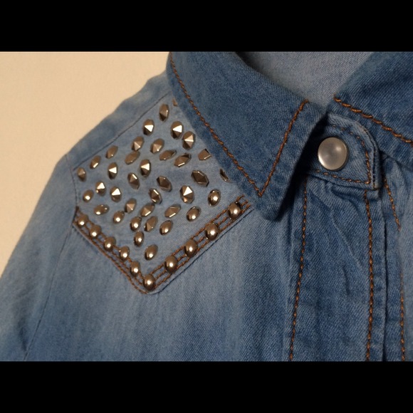 Stud Detailed Chambray Button Up