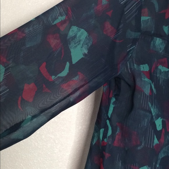 Sheer Print Top - Picture 3 of 3
