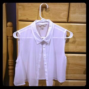 Medium collard short white blouse
