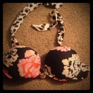 Victoria's Secret bombshell swim top. 34B