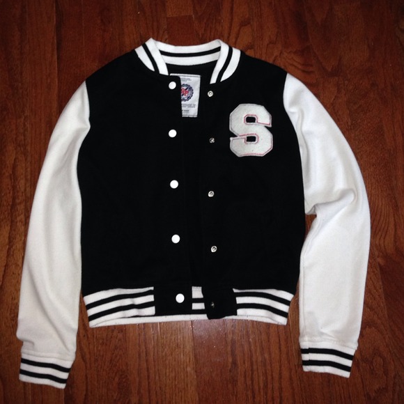 "S" Black and white varsity jacket 😊
