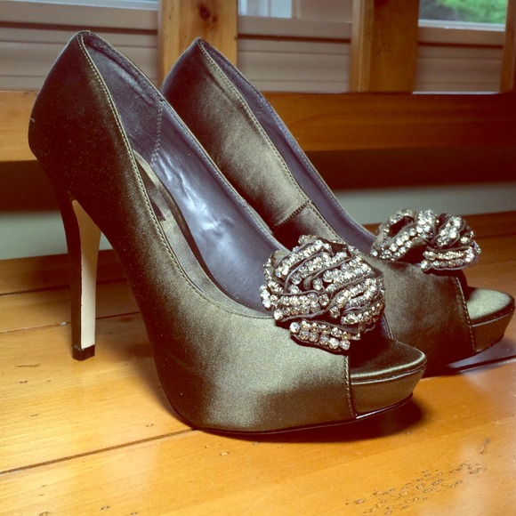 Steve Madden Luxe Green Peep Toe Heels