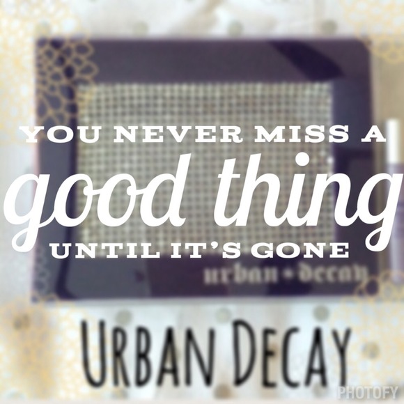 BUNDLED! Urban Decay Deluxe Shadow Box